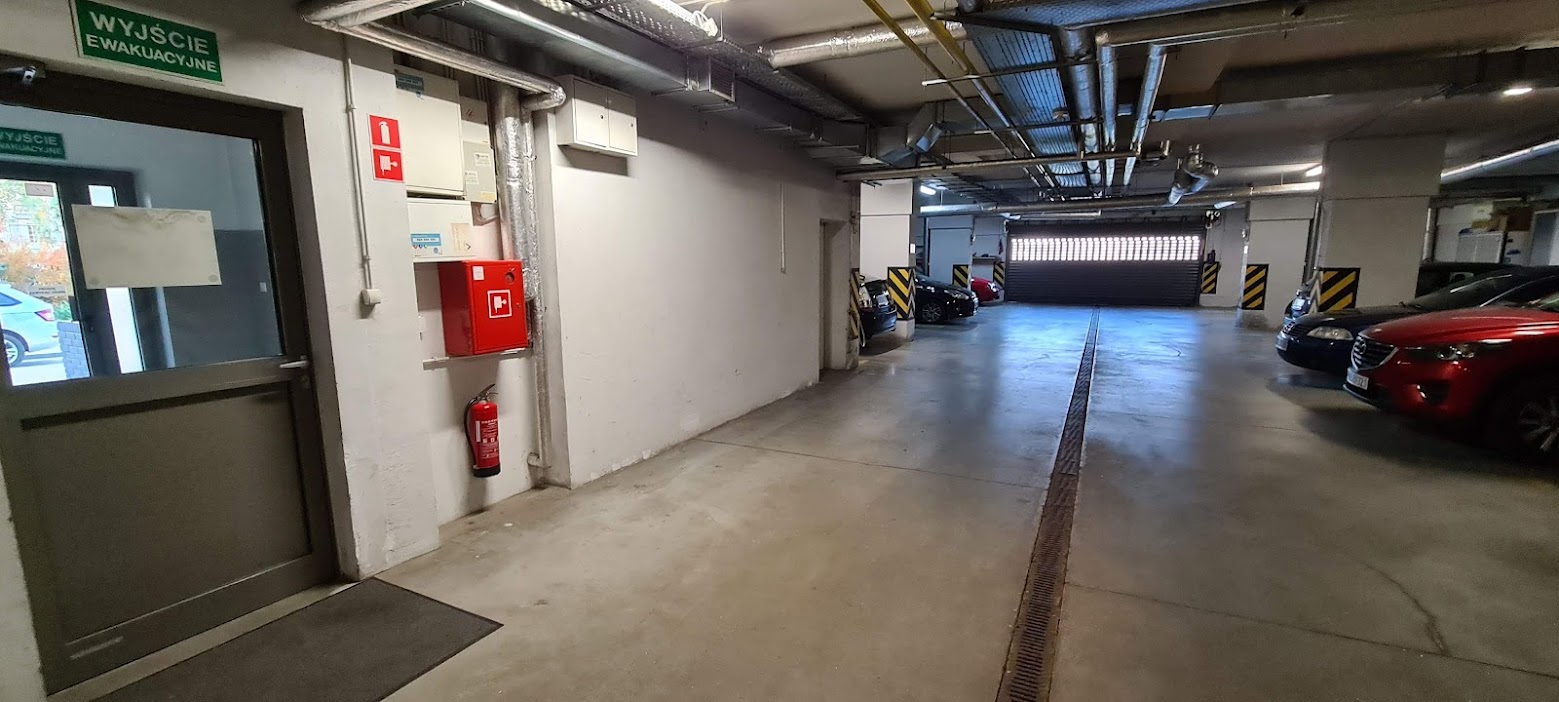 Miejsce postojowe w parkingu podziemnym przy ul. Tajemna 4 w Warszawie